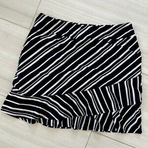 Tail size M, black and white striped